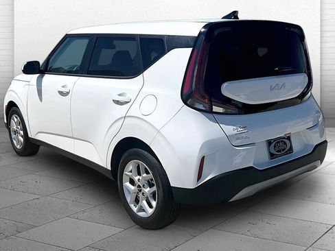 Used 2025 Kia Soul LX w/ LX Technology Package FWD image 4