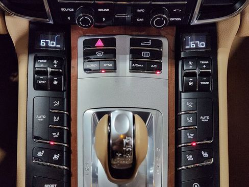 Used 2014 Porsche Panamera 4 image 38