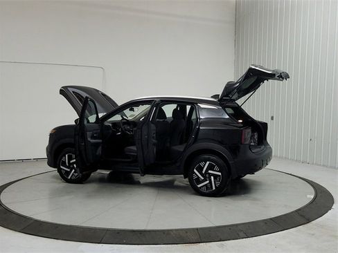 New 2026 Nissan Kicks SV image 13