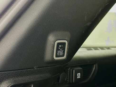 Used 2024 Jeep Grand Cherokee Limited image 31