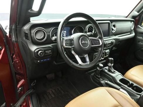 Used 2021 Jeep Wrangler Unlimited Sahara w/ Cold Weather Group AWD/4WD image 11