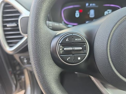 Used 2025 Kia Soul LX w/ LX Technology Package FWD image 21