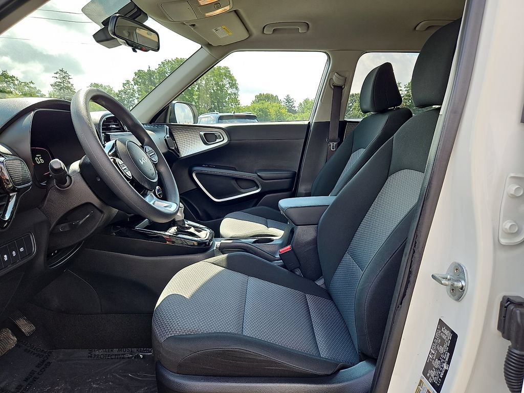 Used 2023 Kia Soul S FWD image 14