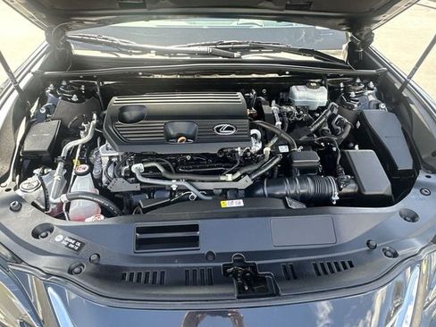 Used 2022 Lexus ES 300h w/ Accessory Package image 31