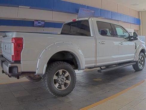 Used 2018 Ford F250 Lariat w/ Lariat Value Package AWD/4WD image 3