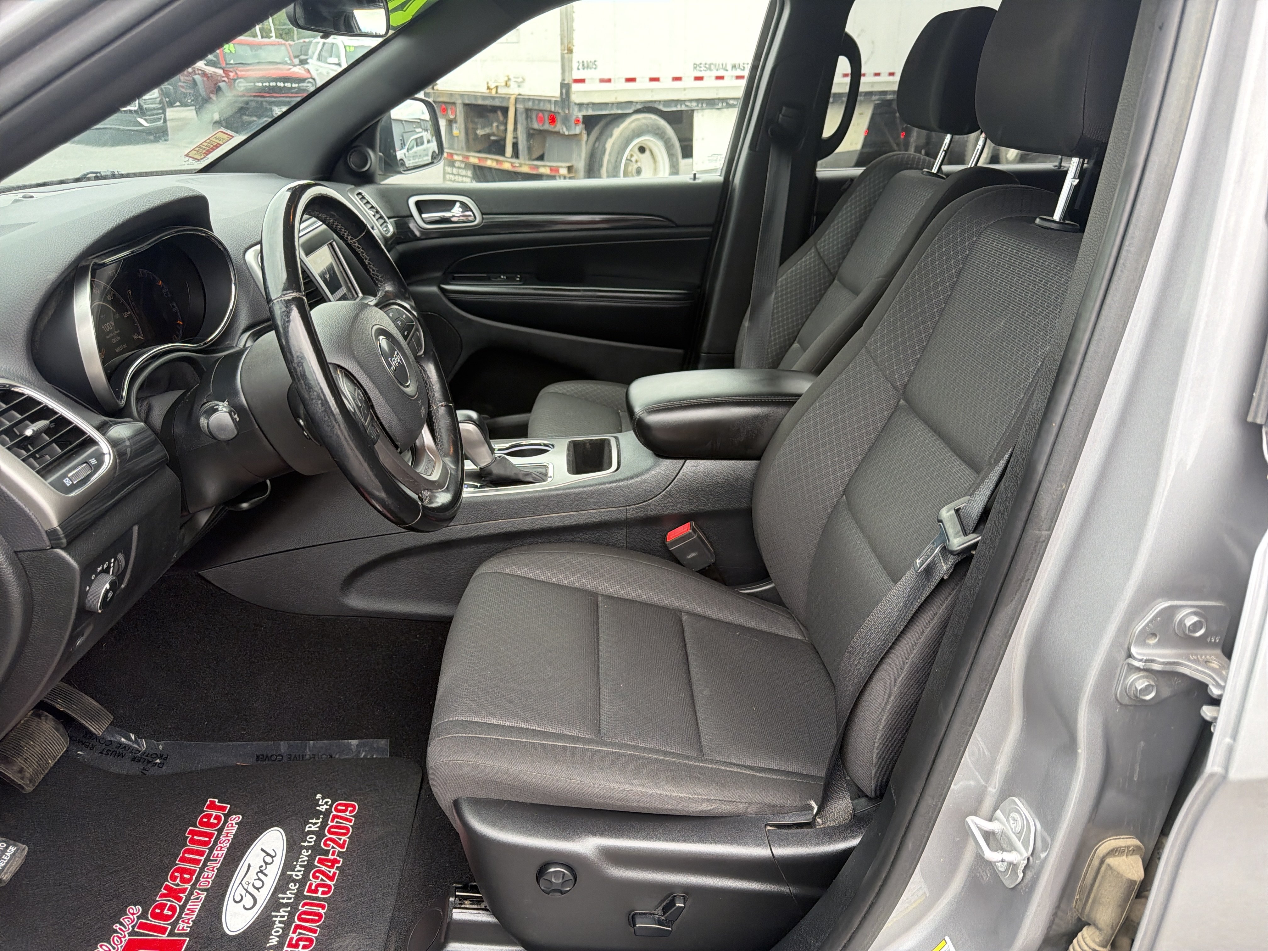 Used 2020 Jeep Grand Cherokee Laredo AWD/4WD image 12