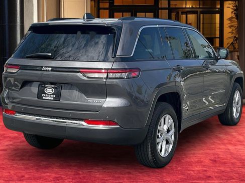 Used 2022 Jeep Grand Cherokee Limited w/ Trailer Tow Prep Group (B) RWD image 12