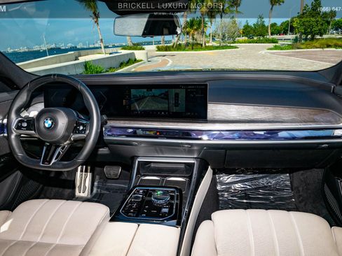 Used 2024 BMW 760i xDrive AWD/4WD image 25