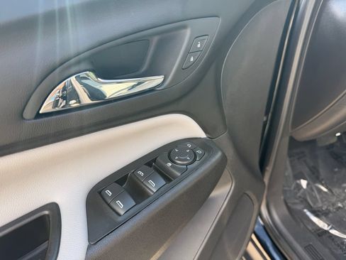 Used 2024 Chevrolet Equinox LT FWD image 17