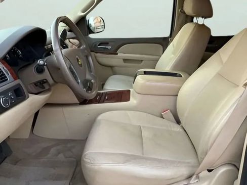 Used 2011 Chevrolet Suburban LTZ image 22
