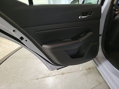 Used 2023 Nissan Altima 2.5 SR w/ SR Premium Package image 23