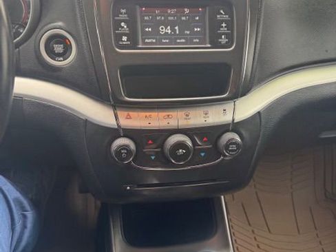 Used 2020 Dodge Journey SE w/ SE Popular Equipment Group image 6