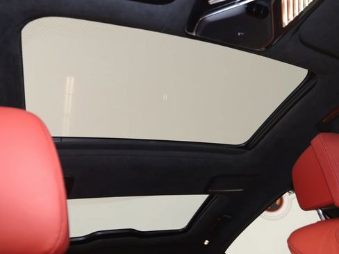 Used 2022 BMW ALPINA B7 xDrive w/ Luxury Rear Seating Package image 11