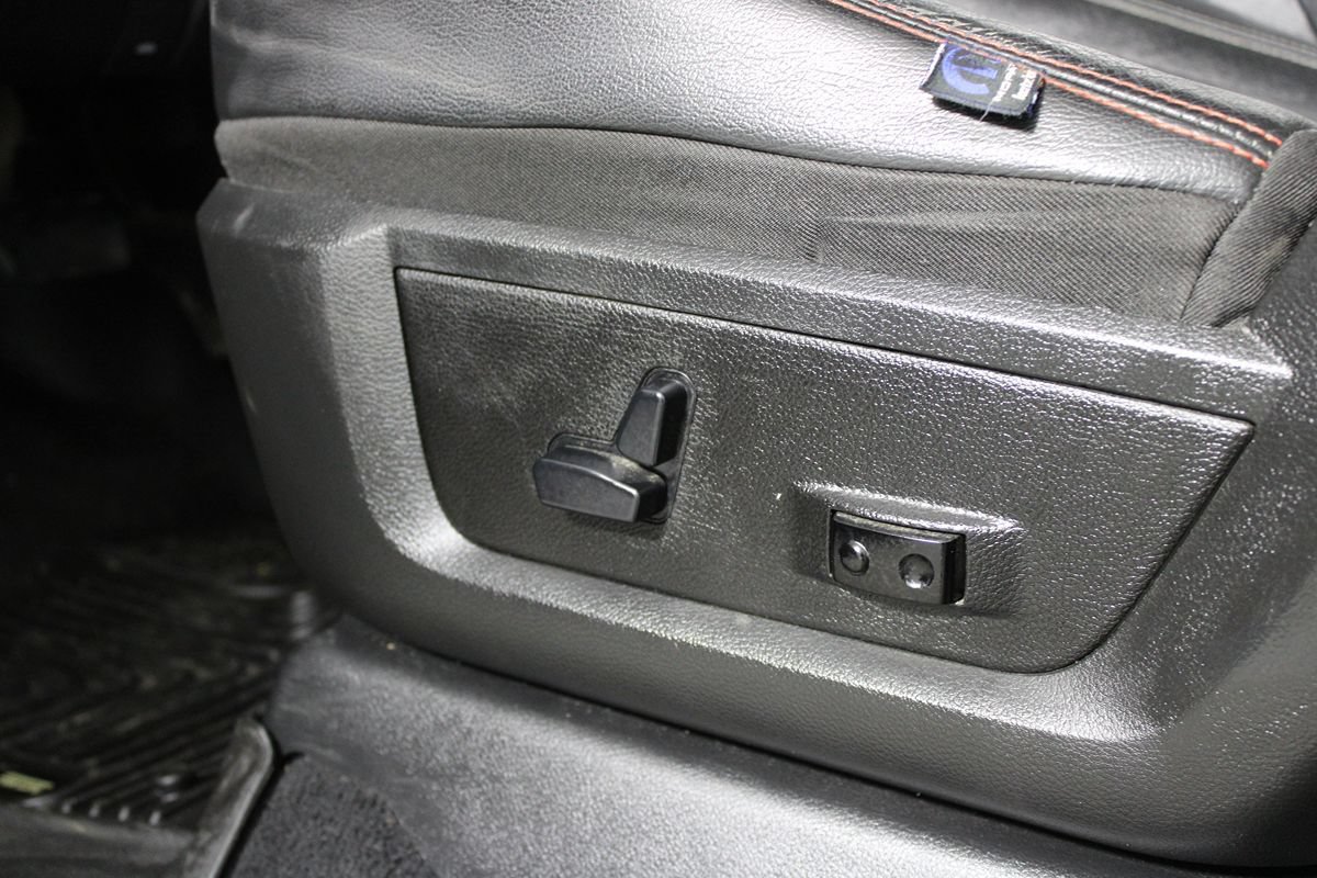 Used 2019 RAM 2500 Big Horn w/ Black Appearance Package RWD image 13