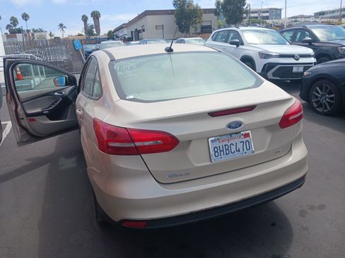 Used 2018 Ford Focus SE FWD image 4