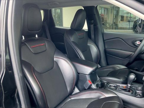 Used 2022 Jeep Cherokee Trailhawk w/ Trailer Tow Group image 9