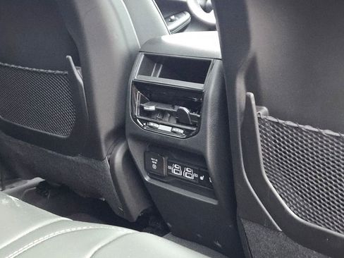 Used 2025 Jeep Grand Cherokee Limited w/ Luxury Tech Group II image 11