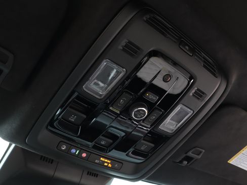 Used 2025 Cadillac Escalade V w/ LPO, ONYX Package image 29