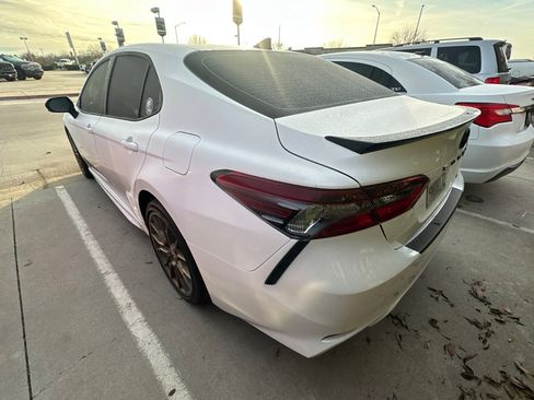 Used 2024 Toyota Camry SE image 3