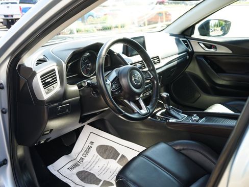 Used 2018 MAZDA MAZDA3 Touring FWD image 11