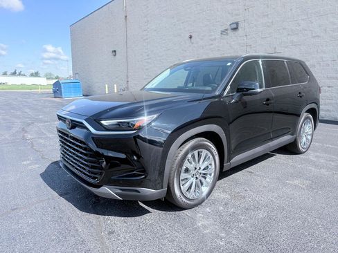 Used 2025 Toyota Grand Highlander AWD image 1