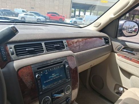 Used 2011 Chevrolet Suburban LTZ image 7