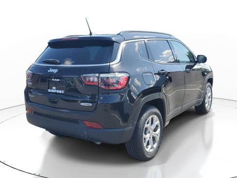 Used 2024 Jeep Compass Latitude AWD/4WD image 6