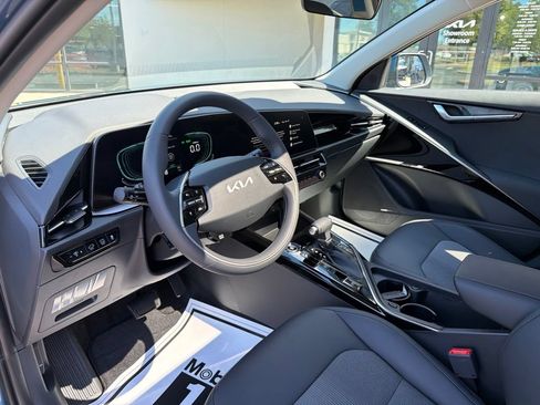 New 2026 Kia Niro EX FWD image 30