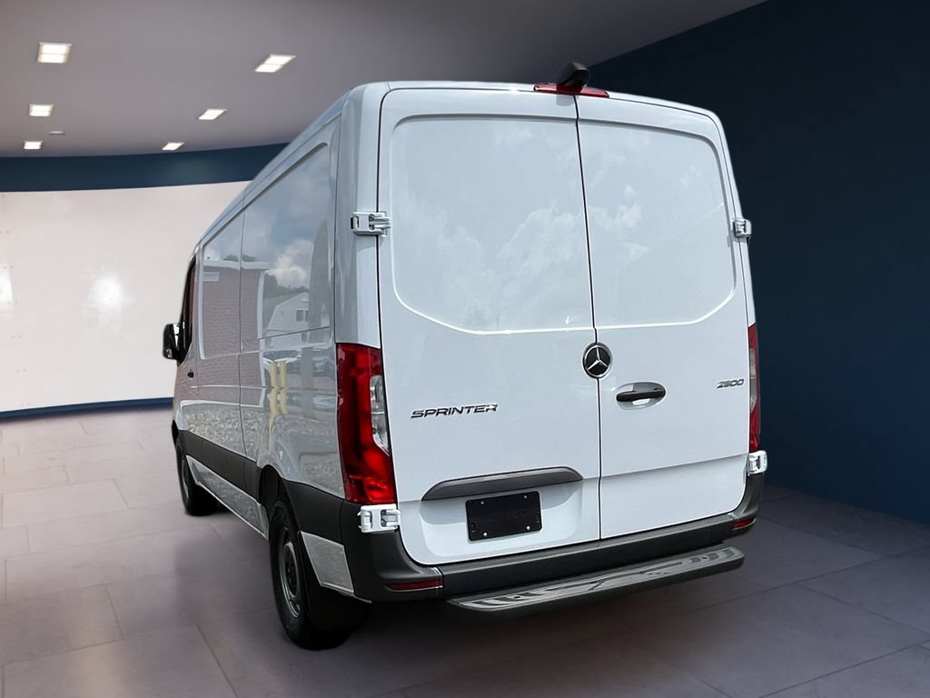 Used 2025 Mercedes-Benz Sprinter 2500 image 2