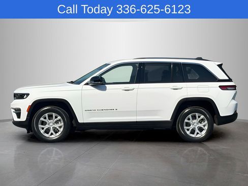 Used 2023 Jeep Grand Cherokee Limited AWD/4WD image 2