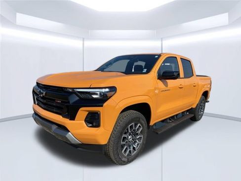 Used 2025 Chevrolet Colorado Z71 w/ Technology Package AWD/4WD image 15