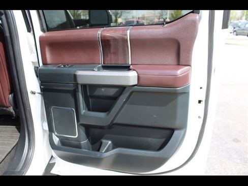 Used 2015 Ford F150 Platinum w/ Equipment Group 701A Luxury AWD/4WD image 23