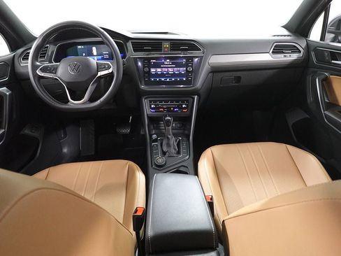 Used 2022 Volkswagen Tiguan SE w/ Panoramic Sunroof Package image 8