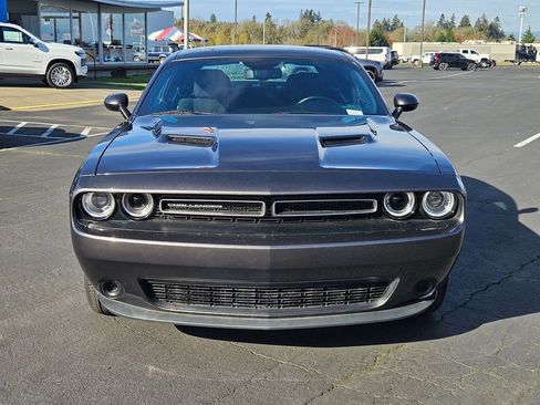 Used 2022 Dodge Challenger SXT RWD image 9