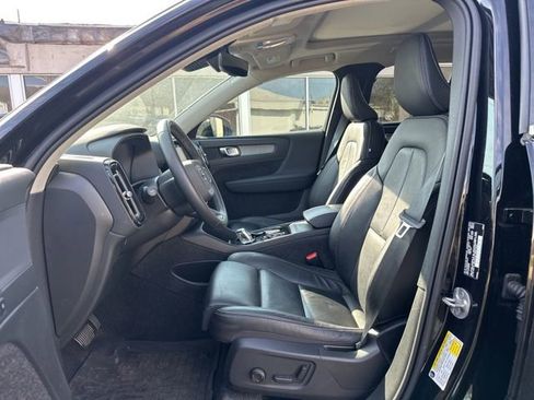 Certified 2024 Volvo XC40 B5 Plus w/ Climate Package AWD/4WD image 5