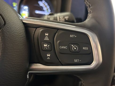 Used 2025 Jeep Wrangler Unlimited Sahara image 22