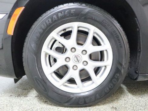 Used 2021 Chrysler Pacifica Touring-L FWD image 30