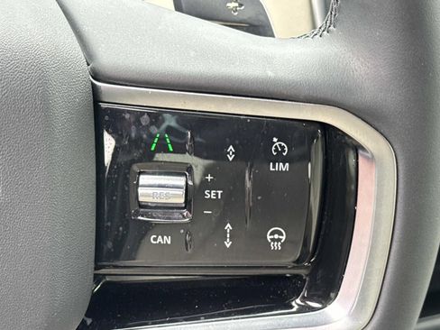Used 2025 Land Rover Discovery Sport S image 24