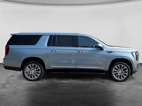 Used 2025 GMC Yukon XL Denali AWD/4WD image 8