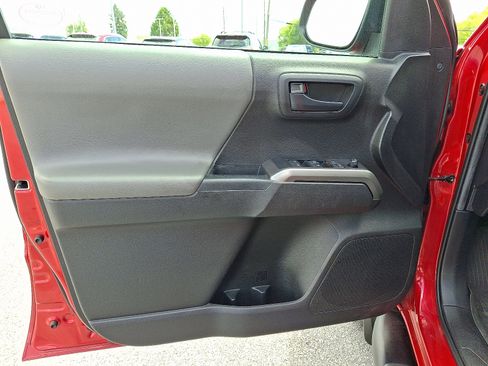 Certified 2022 Toyota Tacoma SR5 AWD/4WD image 13