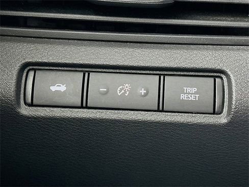 Used 2024 Nissan Altima 2.5 SV image 10