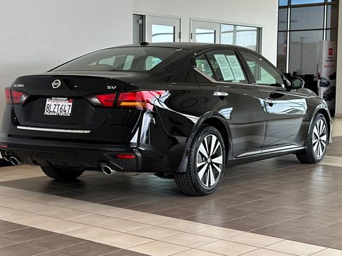 Used 2019 Nissan Altima 2.5 SV FWD image 4