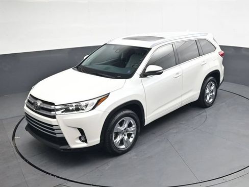 Used 2019 Toyota Highlander Limited FWD image 29