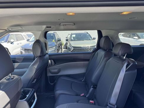 Certified 2026 Kia Carnival FWD image 11
