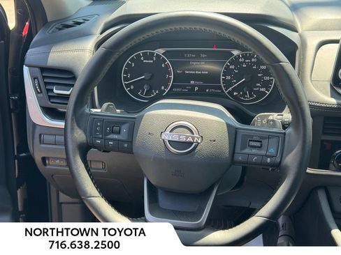 Used 2025 Nissan Rogue SV AWD/4WD image 8