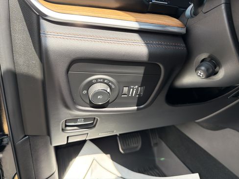 Used 2025 Jeep Grand Cherokee L Summit AWD/4WD image 18