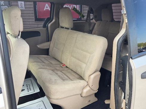 Used 2015 Dodge Grand Caravan American Value Package image 11