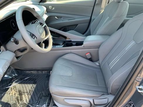 Used 2024 Hyundai Elantra SEL w/ Convenience Package FWD image 11