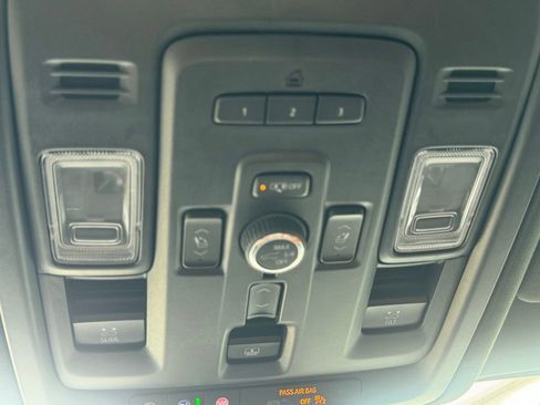 Used 2024 GMC Yukon Denali Ultimate image 33