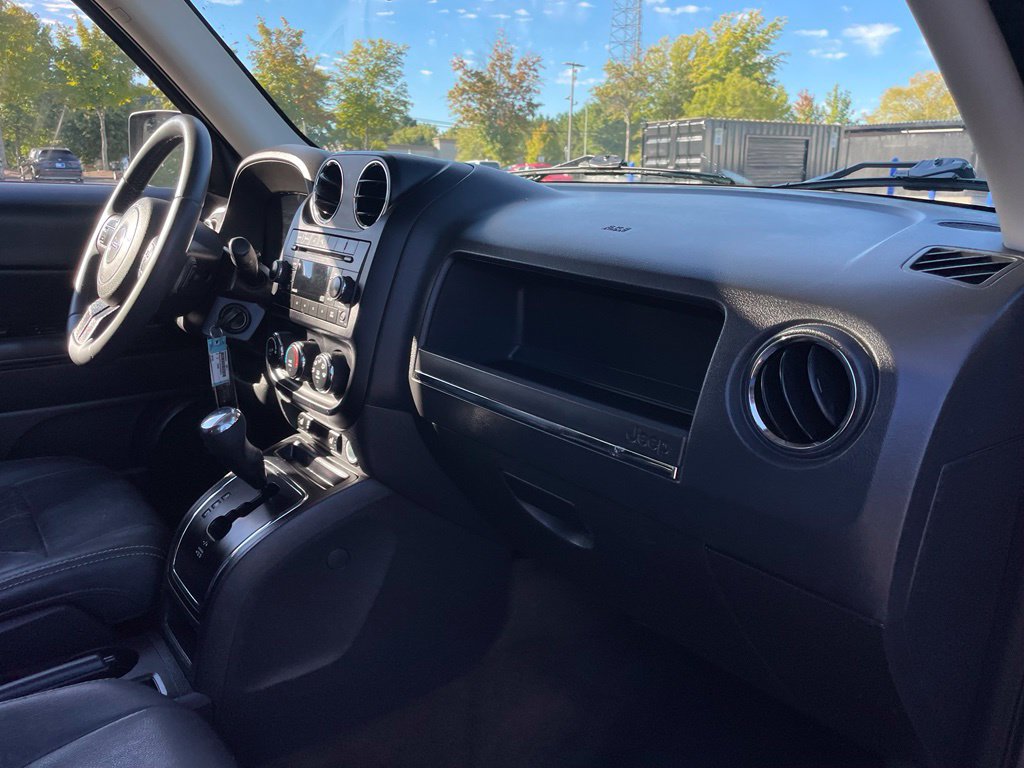 Used 2015 Jeep Patriot High Altitude FWD image 32